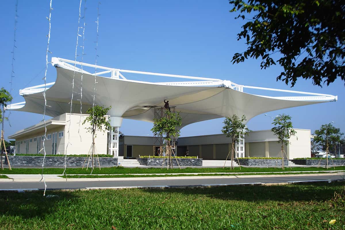 Velaria para la cochera de una casa particular.