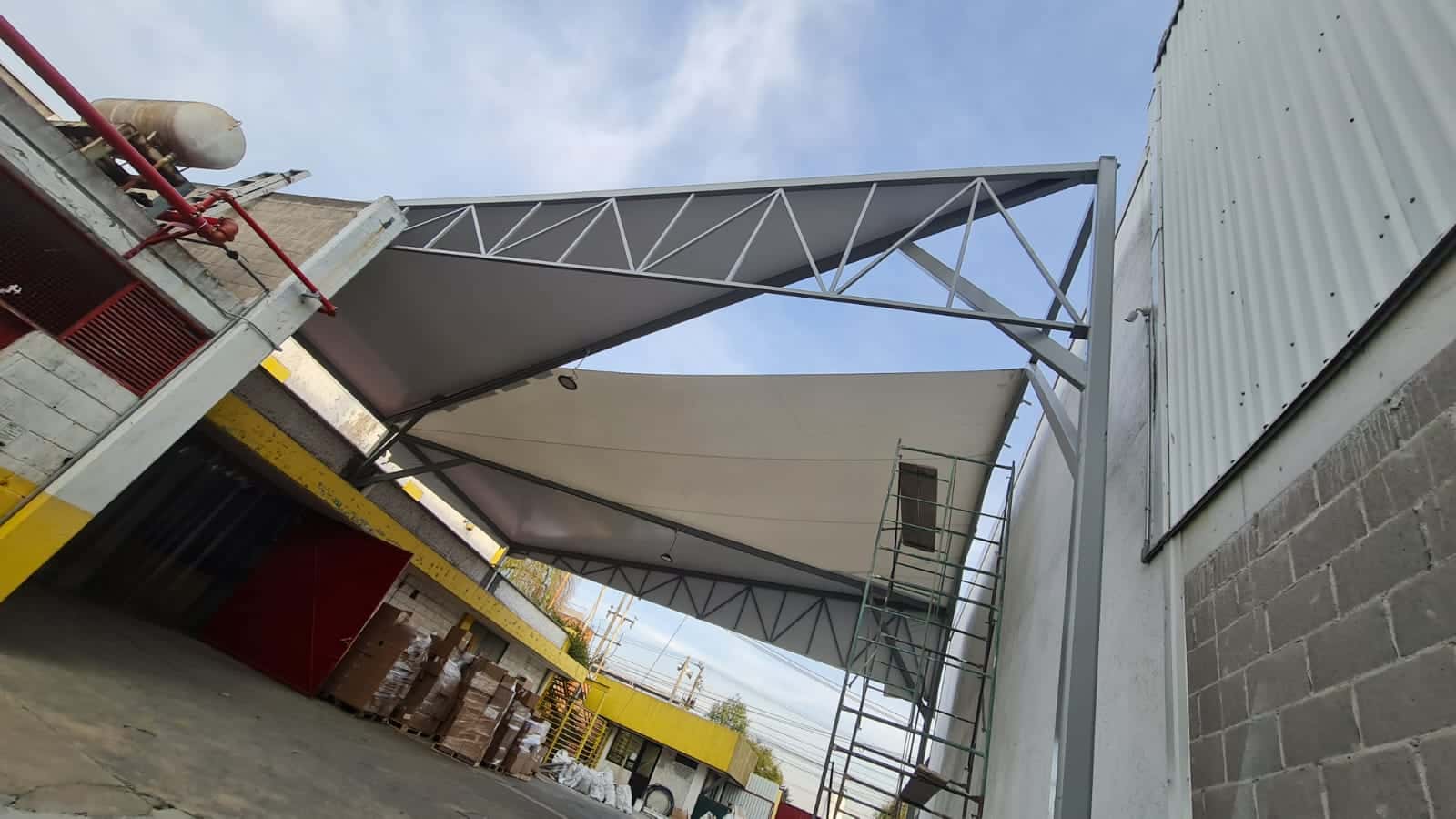 Proyecto de toldo a medida en Toluca.