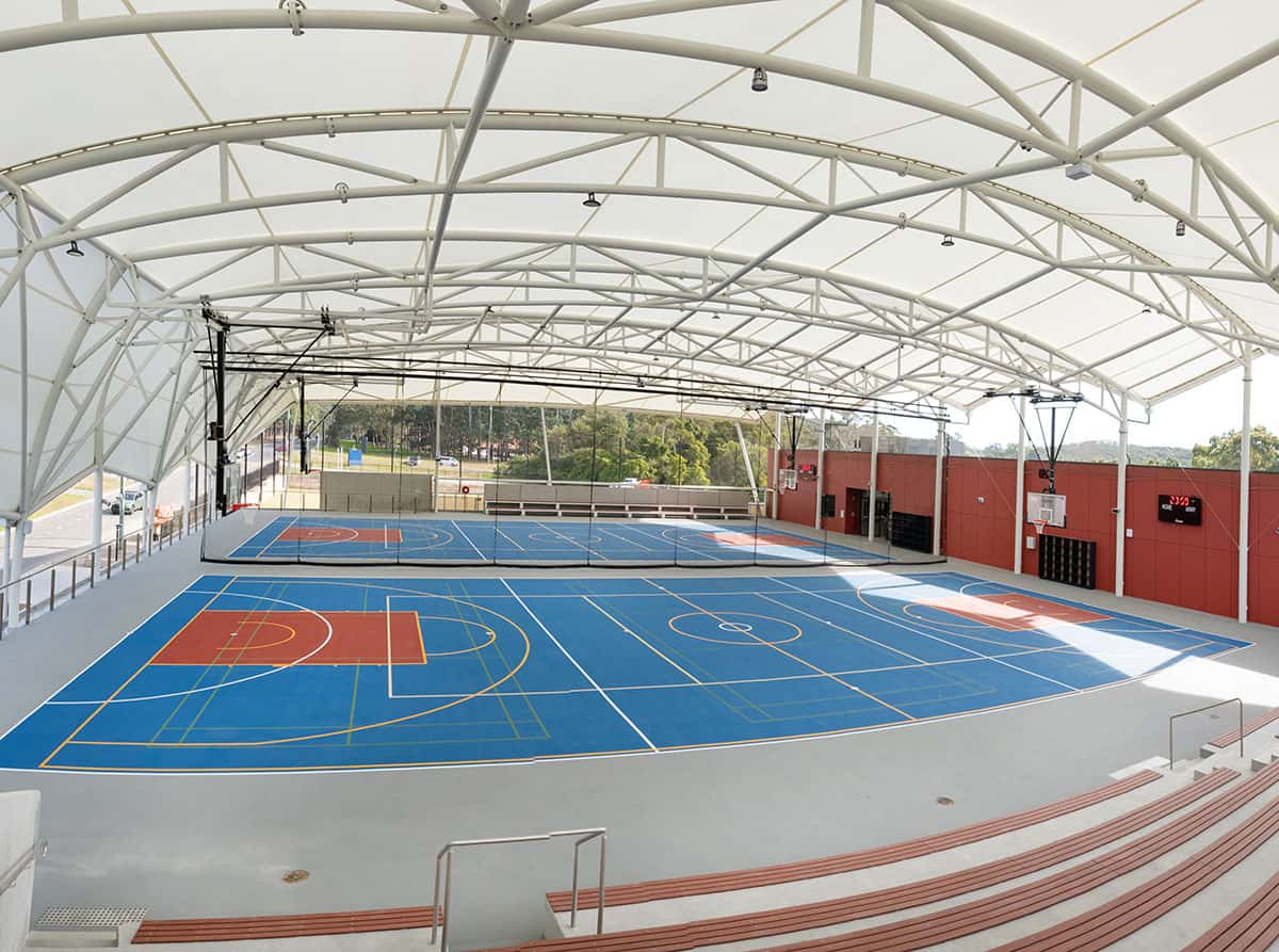 Estructura de soporte y anclajes de la cubierta para cancha deportiva.