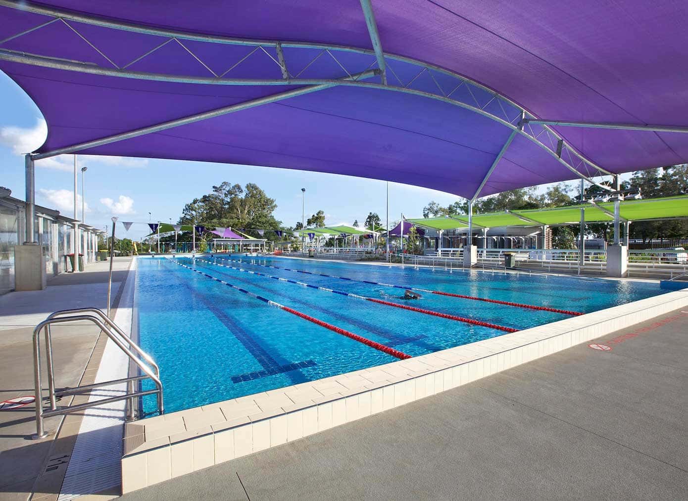 Tensoestructura de diseño instalada en un club privado.