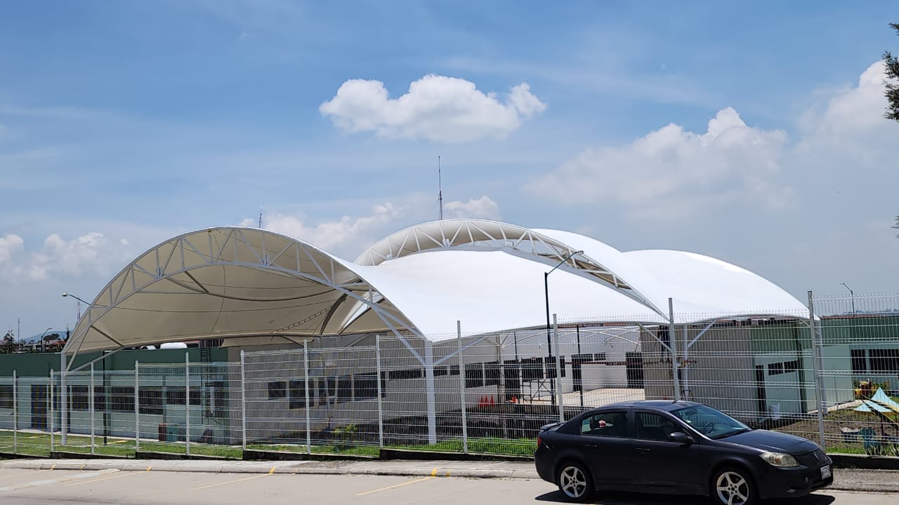 Interior de la cubierta, mostrando un ambiente de temperatura regulada.