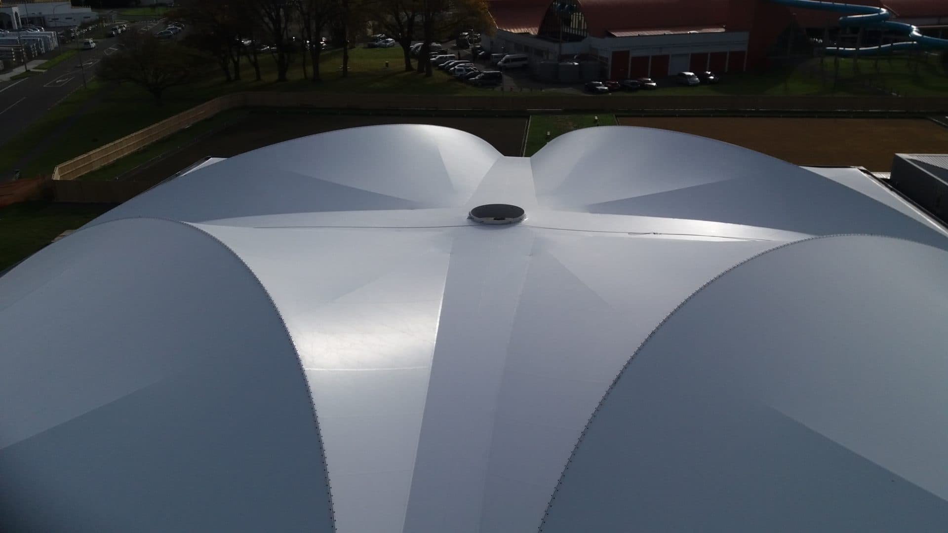 Velaria para un espacio recreativo al aire libre.